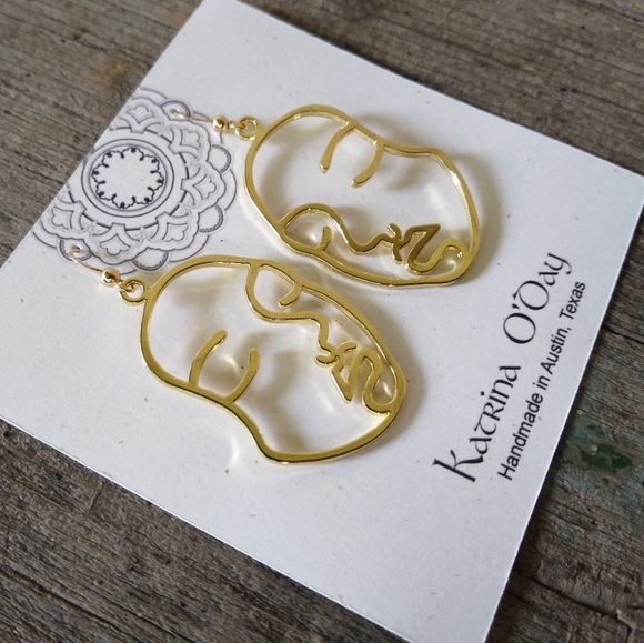 Gold plated 'Beauty Face' Earrings - Picture 2 of 2